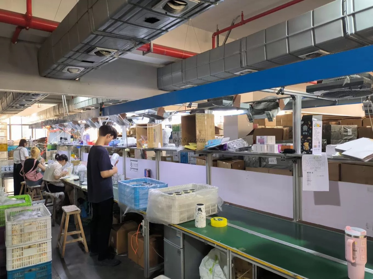 Drinkware QC inspection before shipment